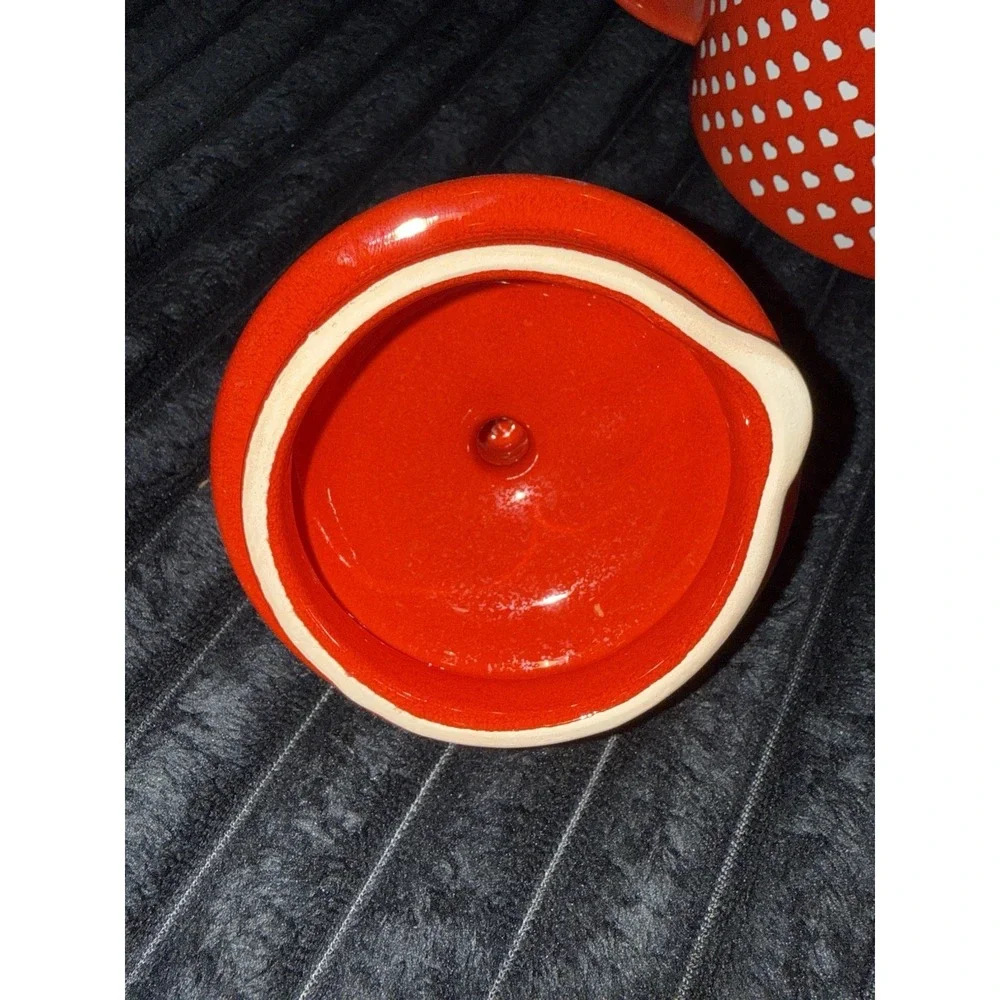 Vintage WAECHTERSBACH W. GERMANY Tea Pot Red With White Hearts - 1 Chip Inside‎